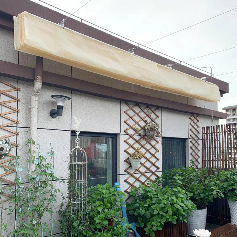 Voile d'ombrage rétractable étanche grise installée sur pergola