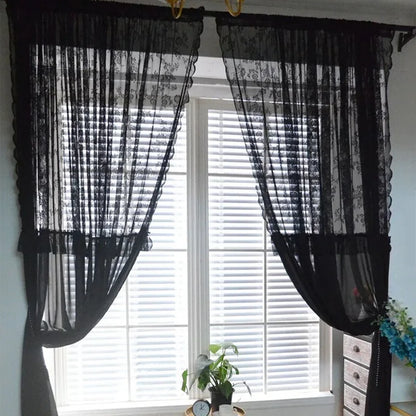 Élégant rideau de couleur noire dans un design intérieur raffiné. Ce traitement de fenêtre en textile de haute qualité offre une couverture de fenêtre efficace, ajoutant style et sophistication à tout espace de vie. Parfait pour ceux qui cherchent à rehausser leur décoration intérieure.