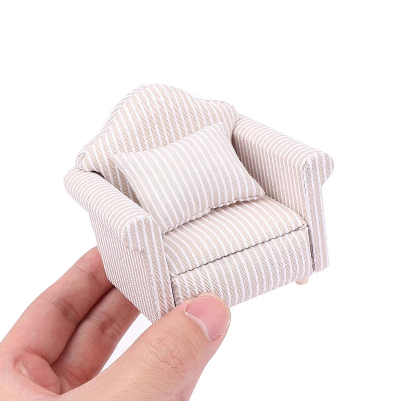 canapé miniature classique coussins beige clair rayures horizontales jeu enfants décoration maison bricolage