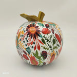statue pomme multicolore motifs floraux abstraits résine décoration moderne contemporaine artisanale feuillette dorée
