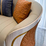 canapé moderne forme bois texturé coussins décoratifs beige orange bleu rose