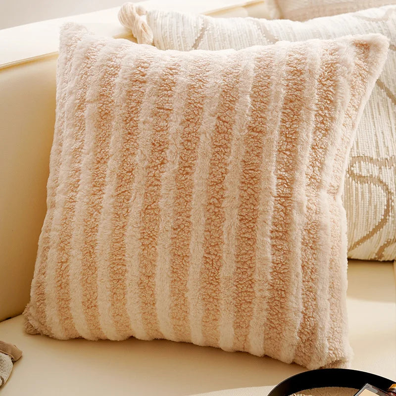 housse coussin décorative motif floral beige marron texture douce canapé lit salon moderne élégant