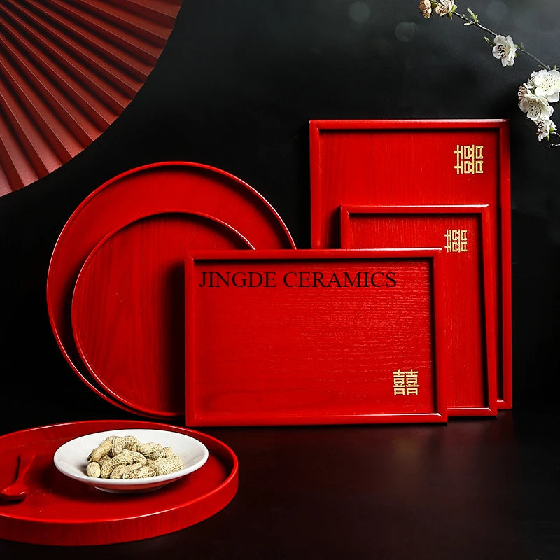 service thé traditionnel rouge vif texture boisée classique théière tasses assiettes noix plateau thé