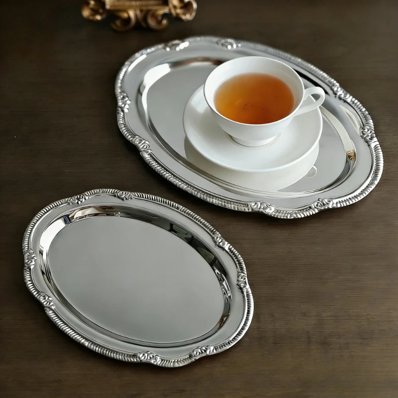 plateau oval argenté ornements décoratifs classique rangement tasse soucoupe carafe cuillère