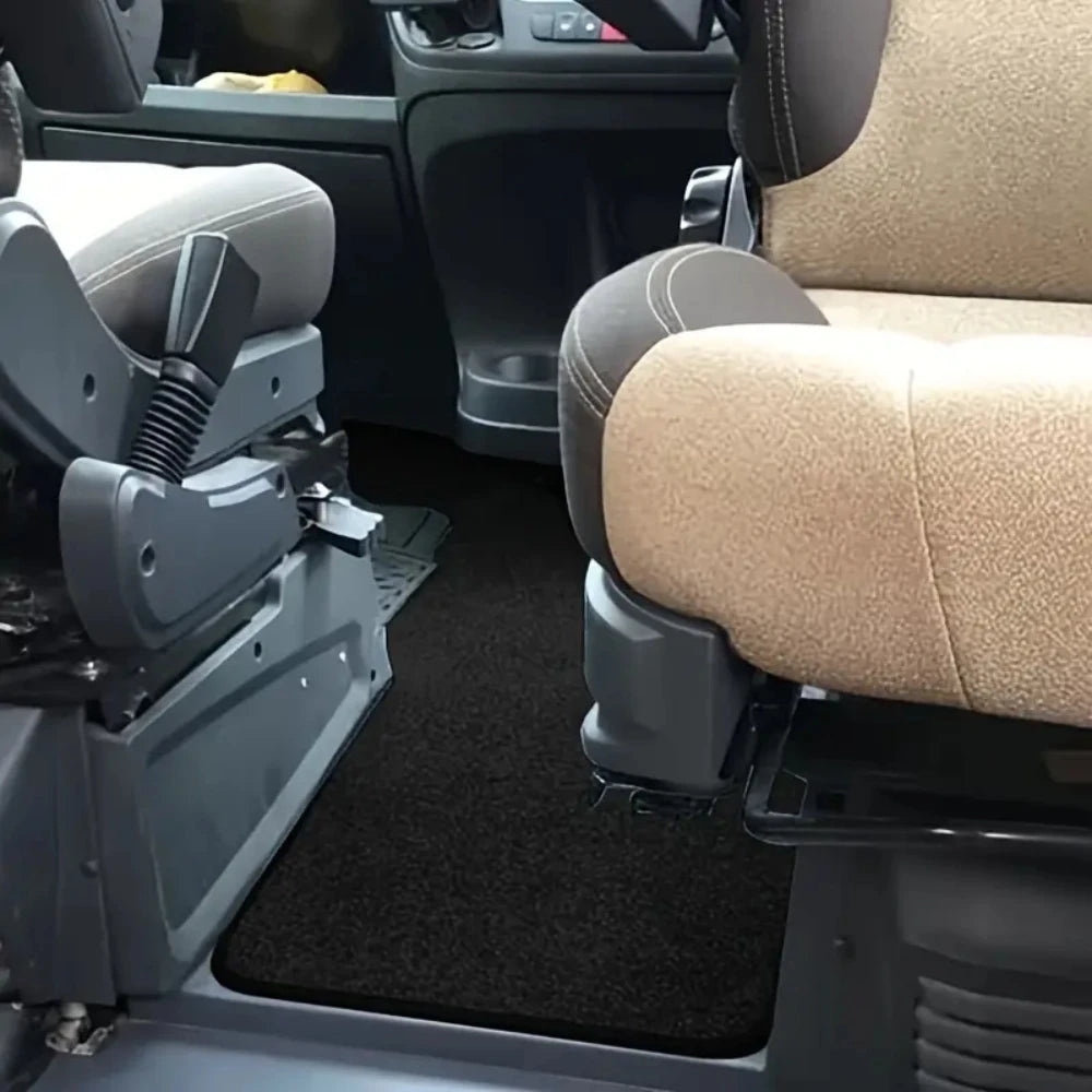 tapis sol noir pratique texture douce fibre synthétique voiture utilitaire