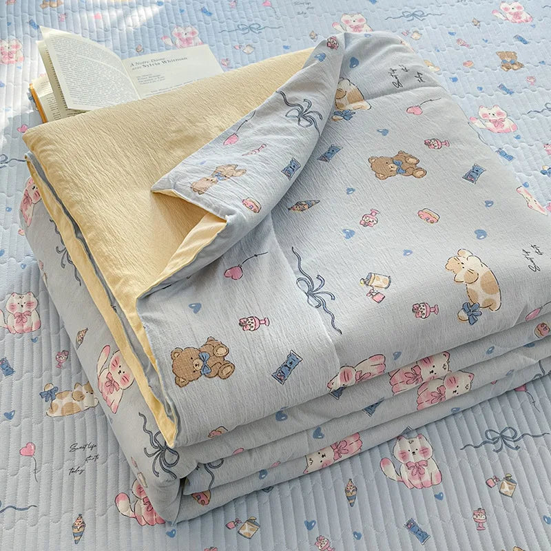 couette d'été légère enfant beige motifs fleurs feuilles coton doux décorative chambre enfant