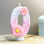 bougies numéraires forme chiffres paillettes fleurs roses centrer jaune decoration anniversaire maison festive
