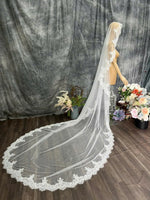 voile mariée dentelle blanc motifs floraux bord festonné classique élégant translucide