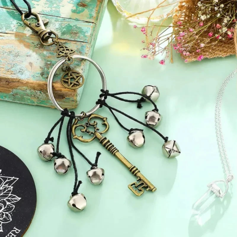 porte clés vintage pentagramme clé antique clochettes boho chic ornement métallique doré chaîne noire