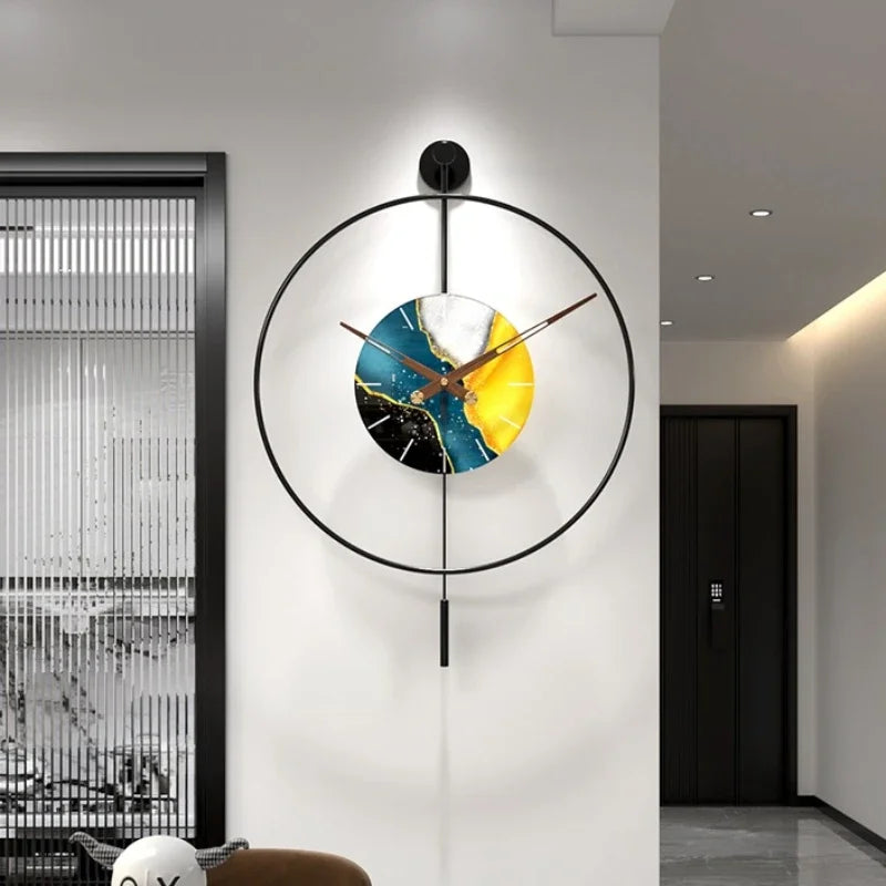 Horloge murale rétro noire dans une chambre à coucher moderne