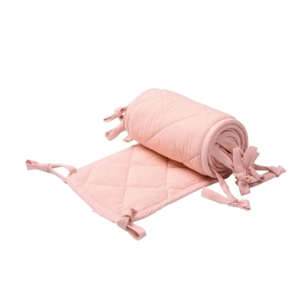 coussin lit bébé coton rose quilté moderne rubans fixations 60cm 120cm