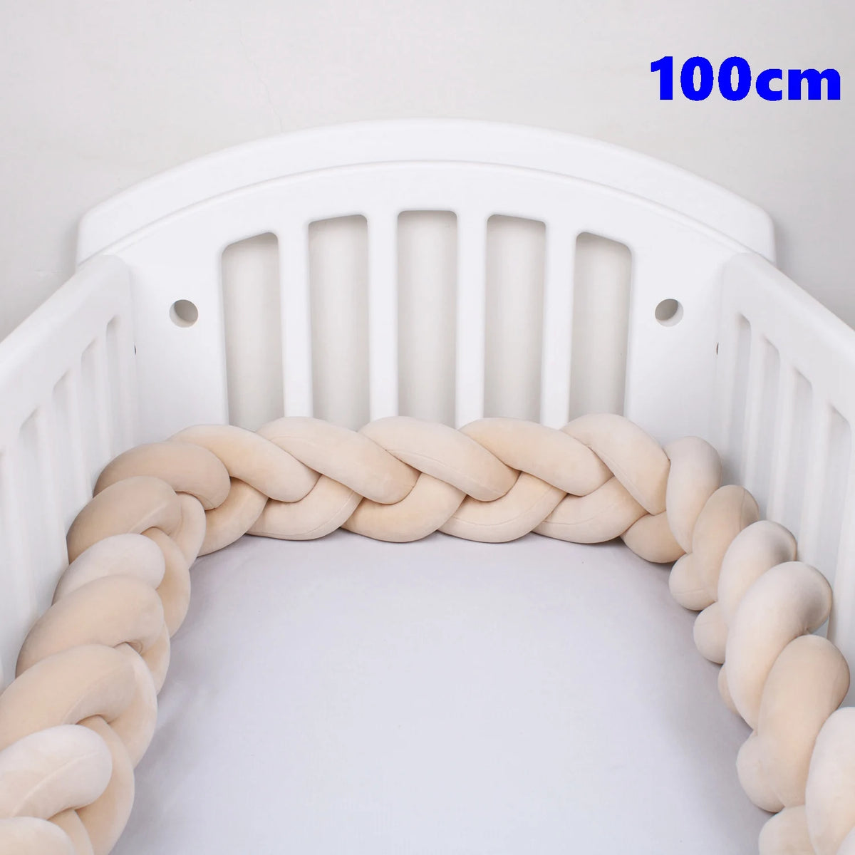 coussin noué bébé tissu doux texture tressée beige clair moderne confortable sécurité chambre anti