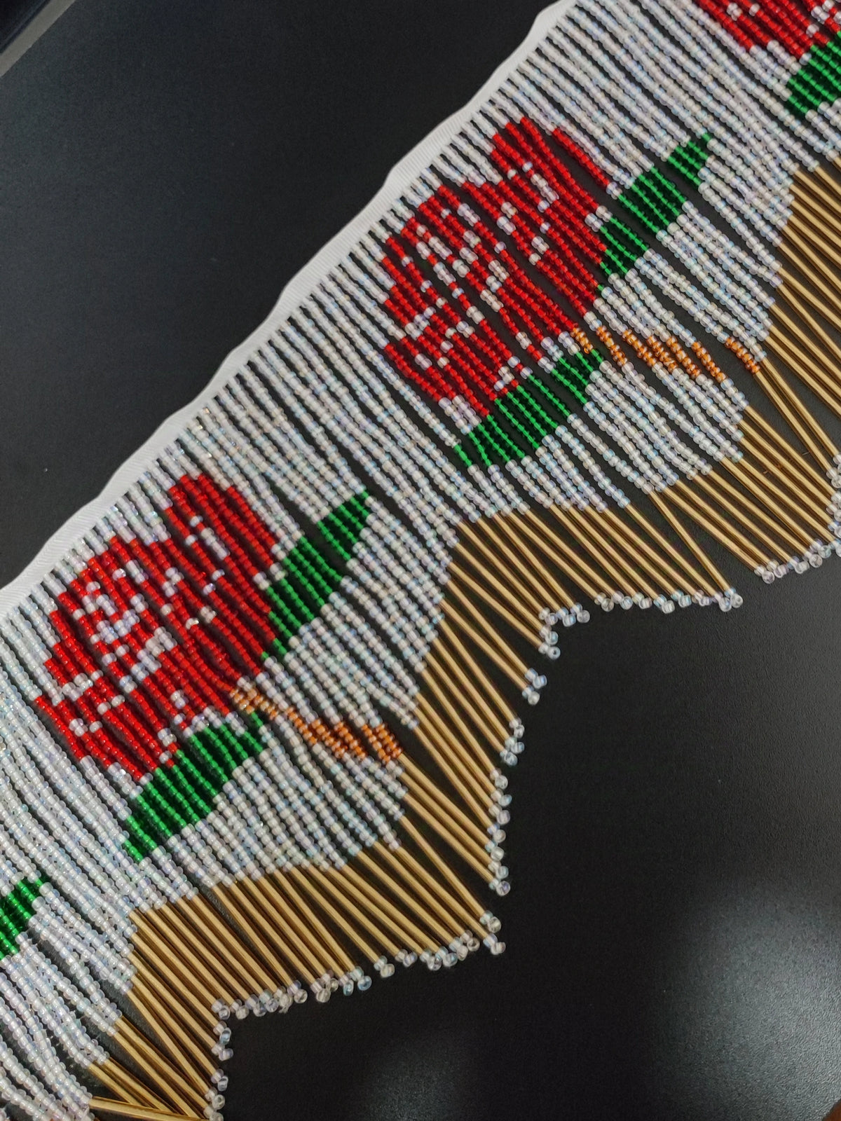 ruban décoratif roses stylisées noir blanc rouge artisanal opacité 15cm large