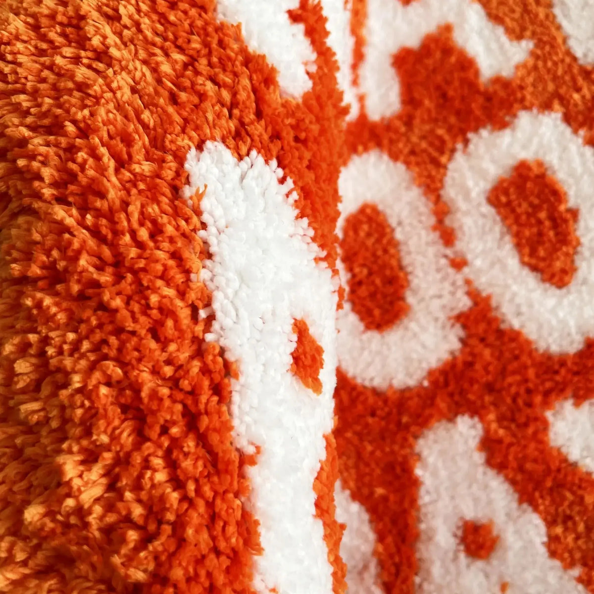 tapis orange blanc motif géométrique moderne texturé WHAT GOOD DAY chambre salon