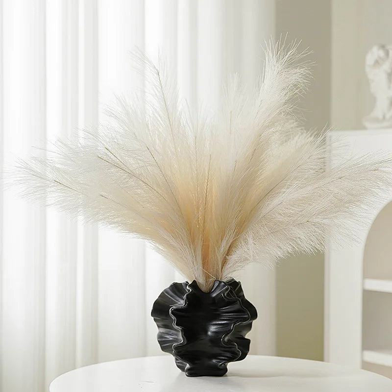 vase table céramique porcelaine blanc noir ondulé moderne organique fleuri chrysanthème calla pampa