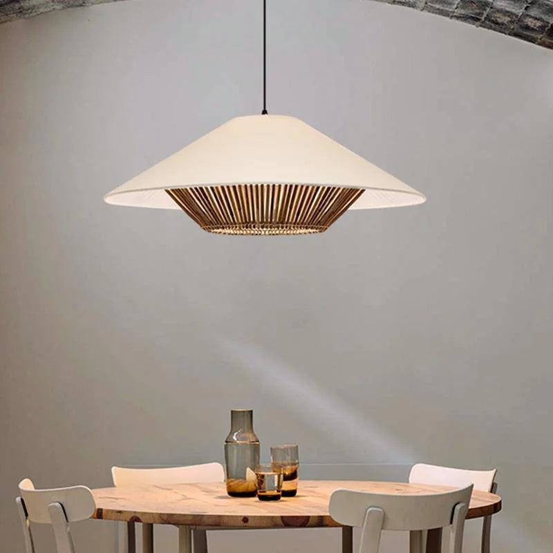 suspension lumineuse moderne blanche dorée rayures câble noir salon chambre