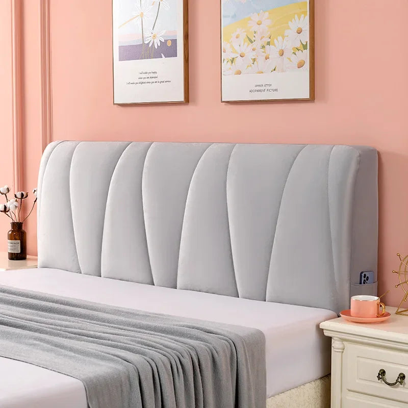 Détail de la texture matelassée de la housse de tête de lit