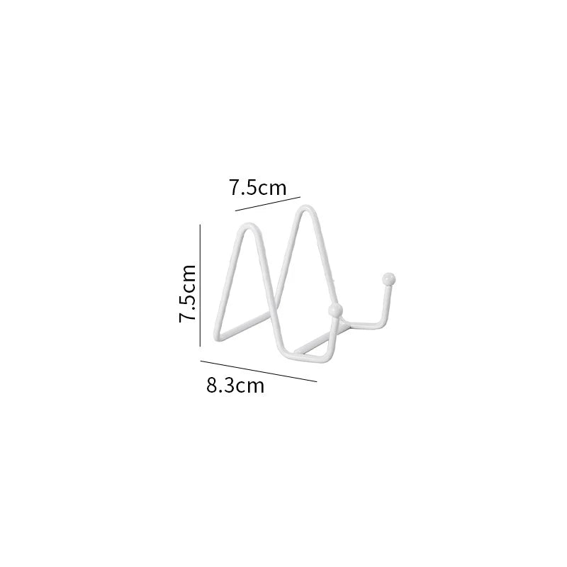 support d'affichage moderne minimaliste respectueux environnement noir blanc doré marron clair métal fer crochets