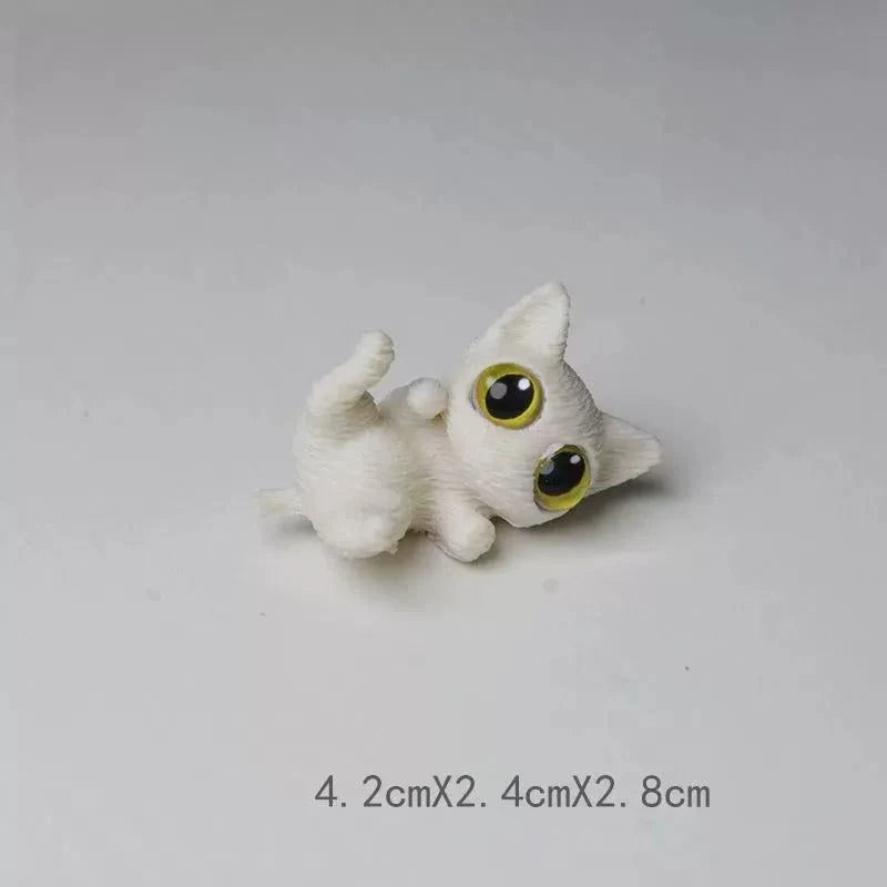 figurines chats miniature résine noir blanc yeux jaunes brillants cartoon mignon décoration erotiquecollector