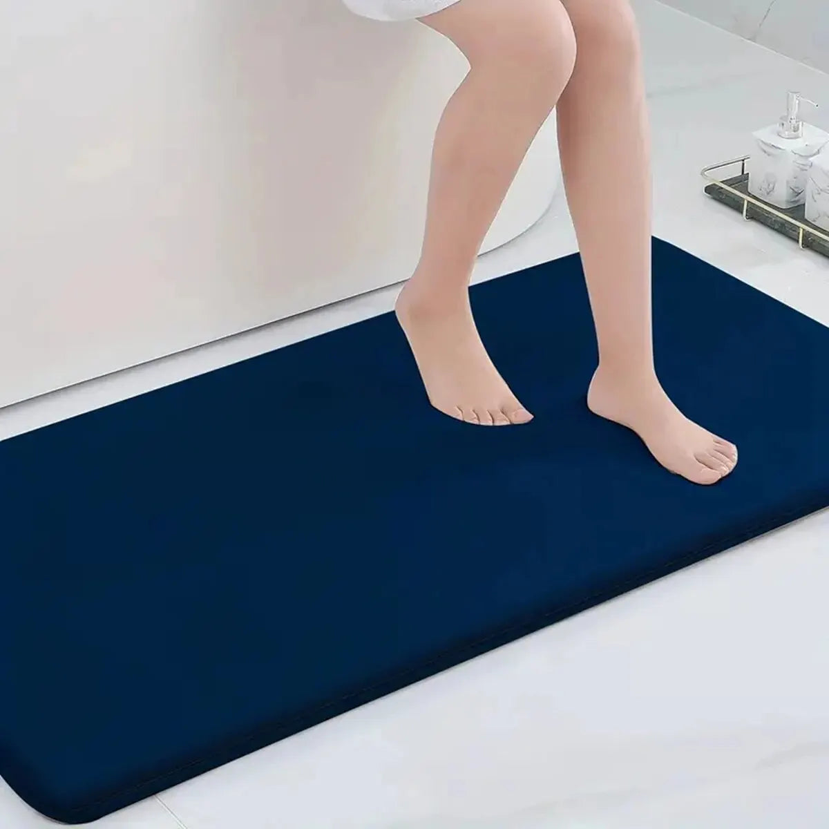 tapis bain bleu marine noir gris uni velours moderne antidérapant salle bain adhésif grande