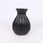 vase moderne rayures verticales blanc noir vert rouge table decoration fleurs salon