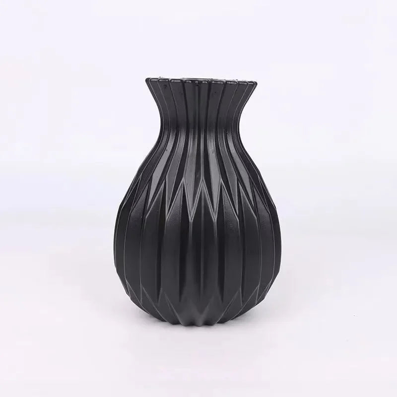 vase moderne rayures verticales blanc noir vert rouge table decoration fleurs salon