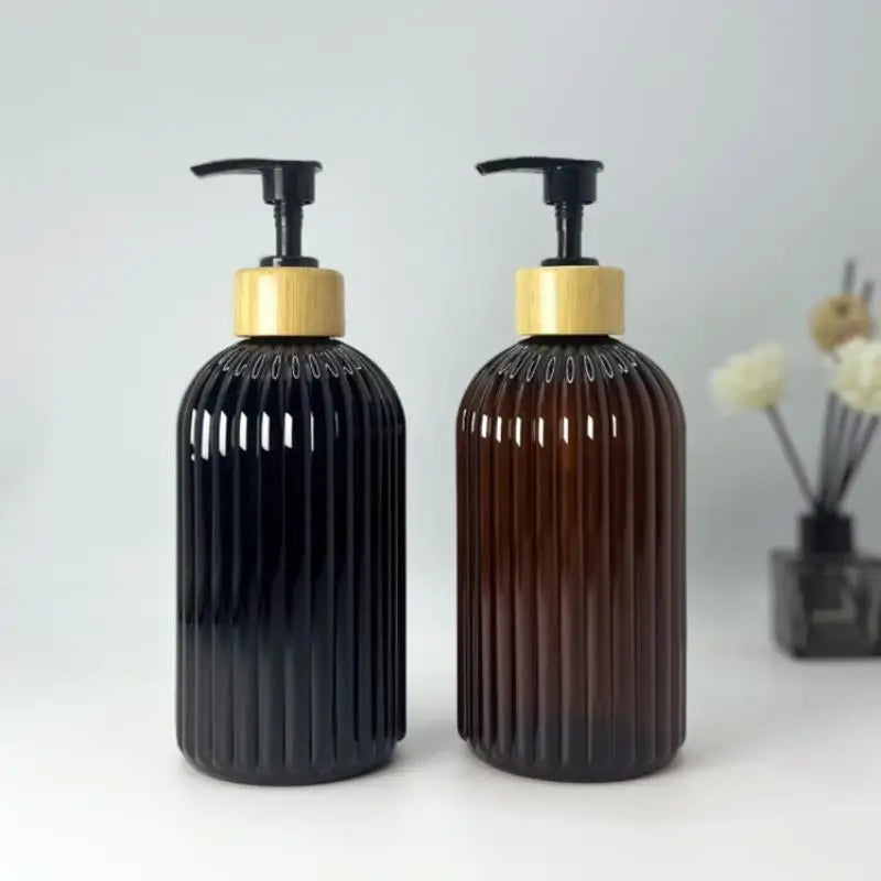 flacon pompe rechargeable 500ml noir transparent rayures verticales moderne bouchon bois