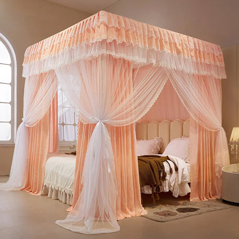 Un lit avec un baldaquin en voile pastel et rose, créant une atmosphère romantique et élégante dans la chambre.