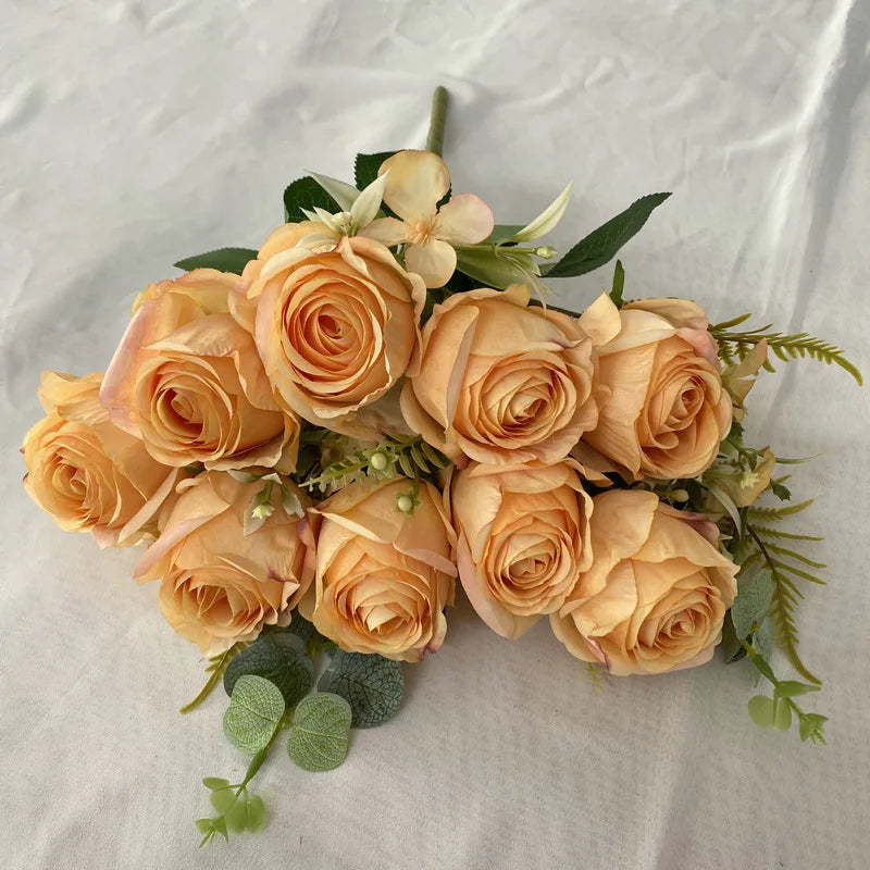 décoration maison bouquet roses artificielles couleurs variées feuilles vertes élégantes anniversaire événement