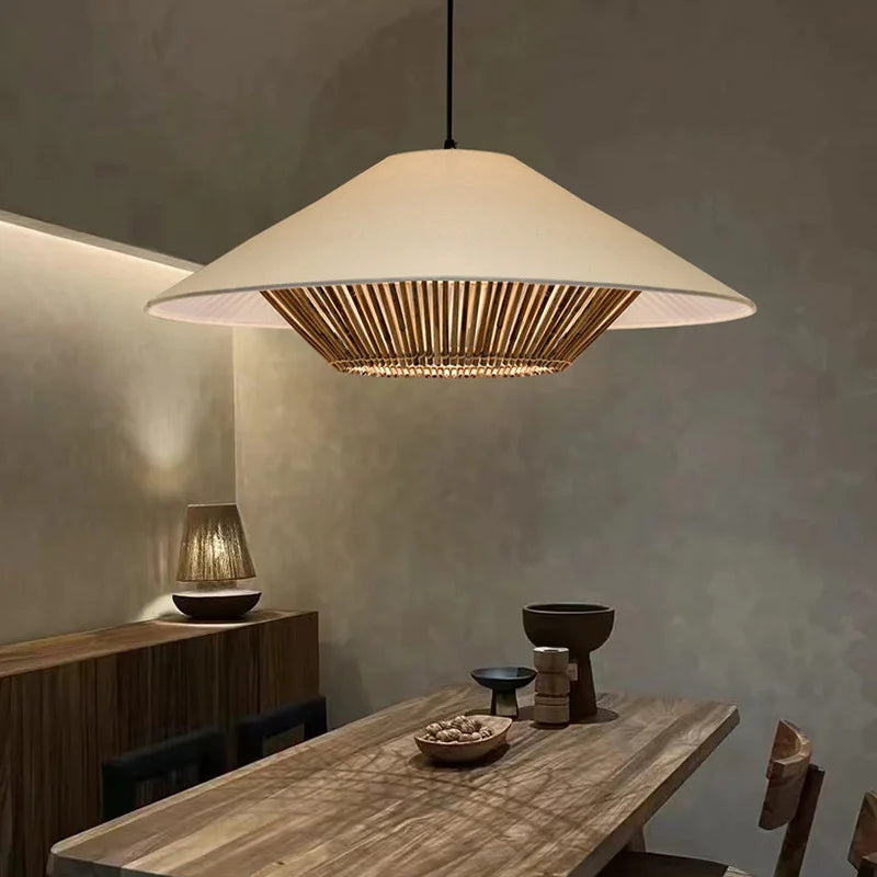suspension lumineuse moderne blanche dorée rayures câble noir salon chambre