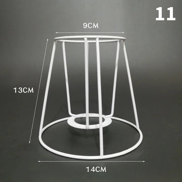 support lampe blanc grille métallique moderne cadre fer abat jour table décoration intérieur