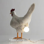 lampe décorative moderne poule blanc rouge détails sculptés chambre coucher