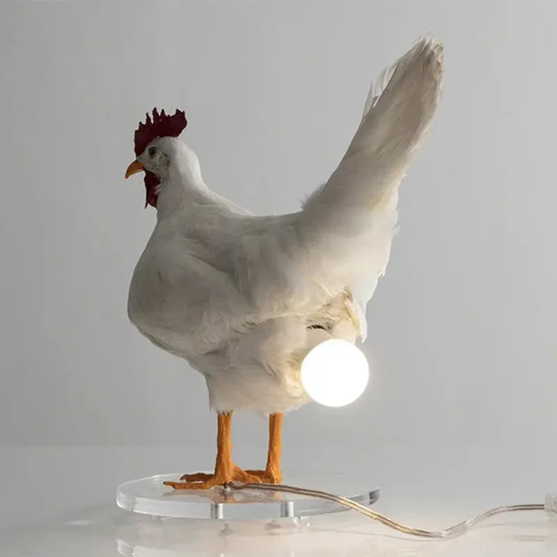 lampe décorative moderne poule blanc rouge détails sculptés chambre coucher