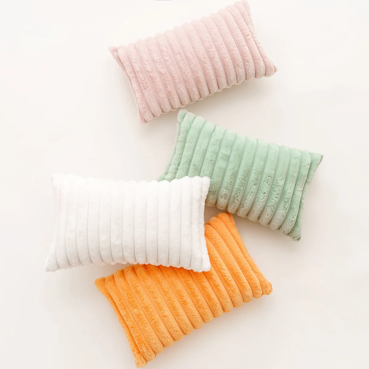 taies d'oreiller peluche rose vert blanc orange lit décoration moderne carré rectangle adhésif