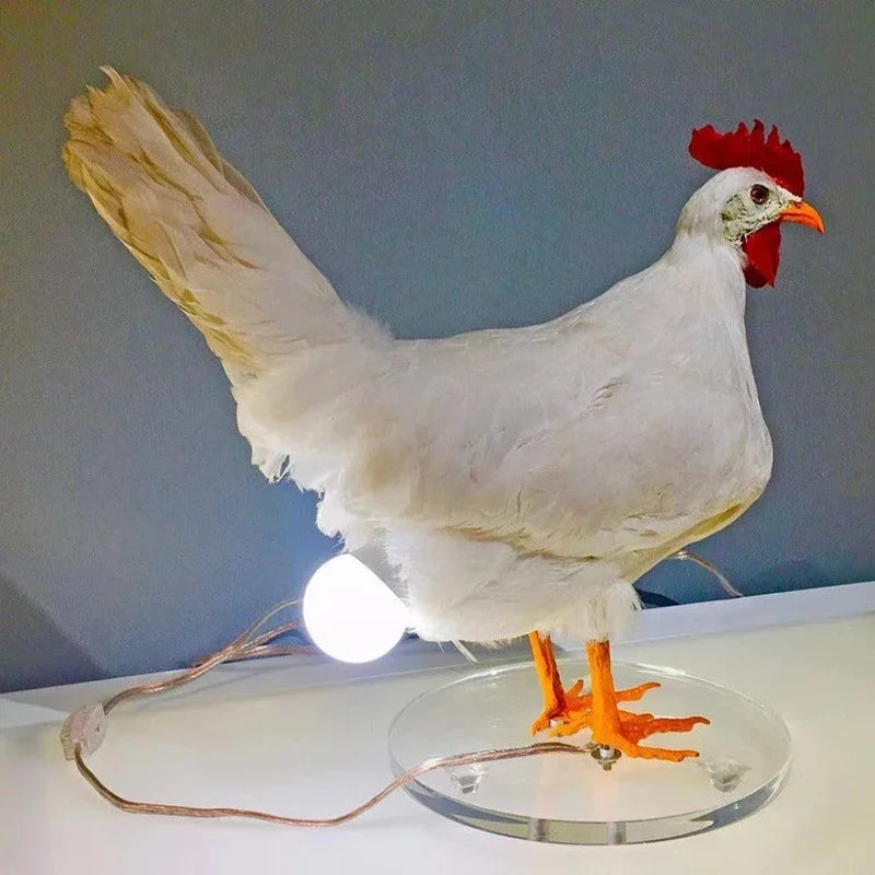 lampe décorative moderne poule blanc rouge détails sculptés chambre coucher