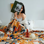 Housse de couette utilisée comme couverture légère sur canapé