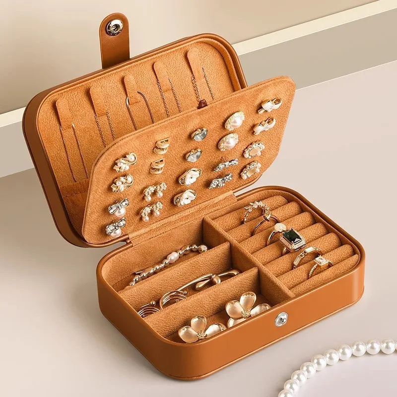boîte rangement bijoux simili cuir marron clair moderne clics boucles doreilles bagues bracelets colliers