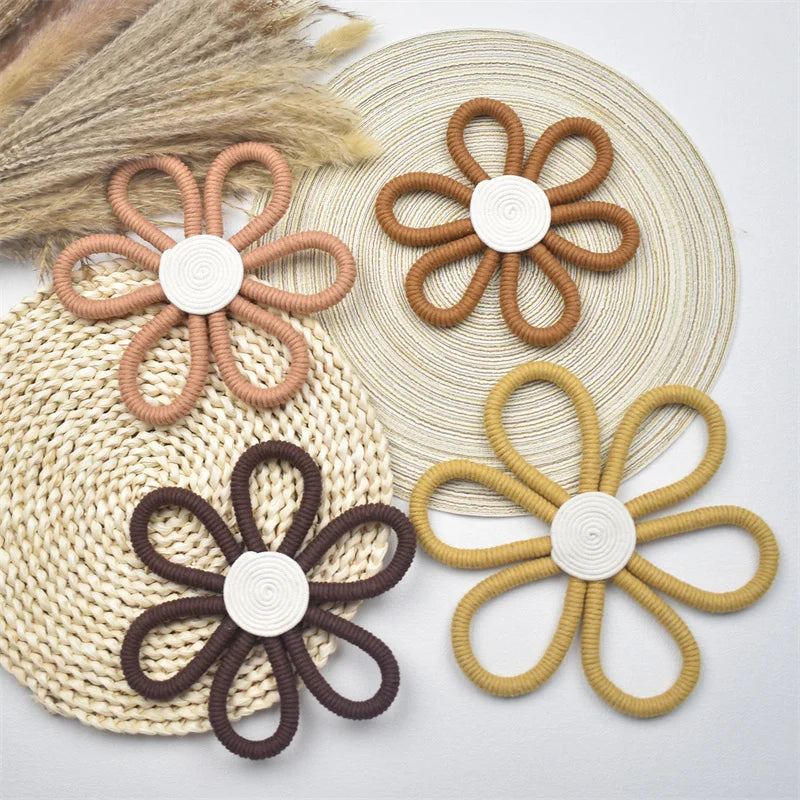 coasters tissus fleurs spirales moderne artisanal gris foncé marron clair beige rose pâle