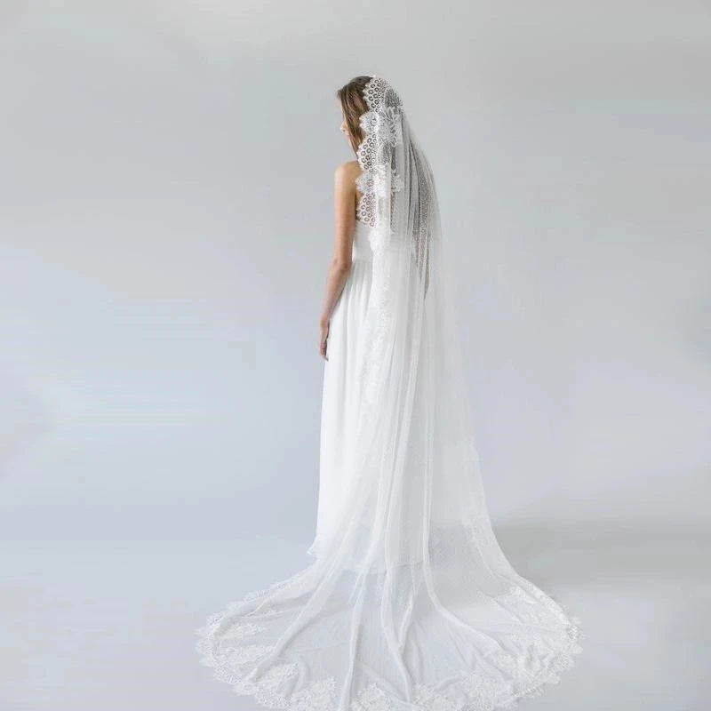 voile mariée longue dentelle florale blanc ivoire cathédrale mariage classique clips