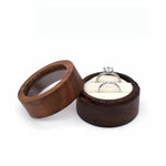 boîte bijoux marron grain bois classique coussin noir anneaux bague solitaire bague mariage étui