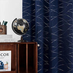 Rideau élégant bleu avec motifs ondulés pour une décoration moderne. Idéal pour ajouter du style à votre salon ou bureau. Crée une atmosphère contemporaine et raffinée. Transformez votre espace avec ce rideau au design unique. Parfait pour un intérieur chic et tendance.
