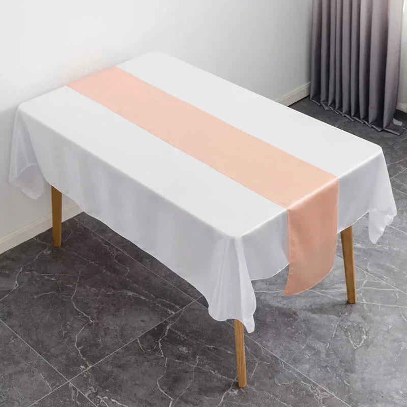 table chemin table uni moderne rouge blanc jaune doré bleu roi beigeclair opacité saisonmariages