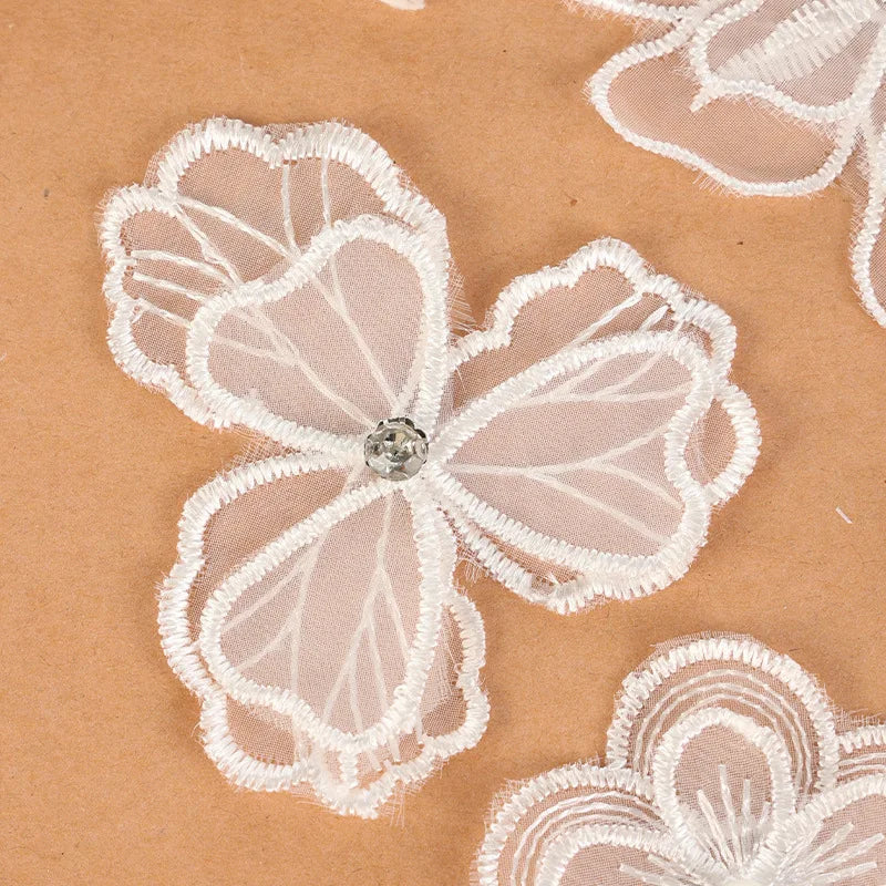 appliques decoratives dentelle blanche fleurs papillons broderie fine mariage decoration 20 pieces translucent