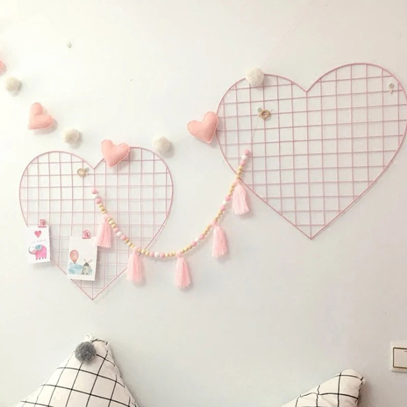 grille métallique cœur rose clips photos moderne minimaliste pompons doré porte clés