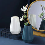 vases décoratifs modernes rayures verticales bleu blanc rose vert pastel minimaliste