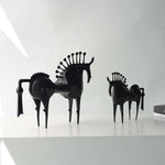 sculptures abstraites chevaux métal noir modernes maison 30cm 20cm texturées points sphères