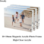 Cadre photo magnétique A5 acrylique gris foncé sur table en bois