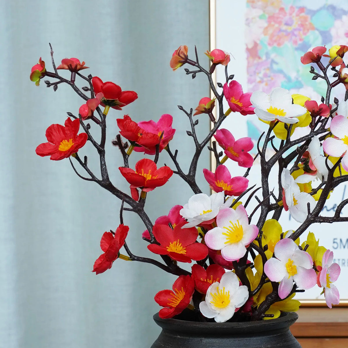 décoration intérieure branche artificielle fleurs simples couleur rouge blanc rose jaune naturel minimaliste