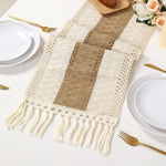 chimene table rustique tissée franges ajourées bohème beige marron assiettes blancs couverts dorés fleurs