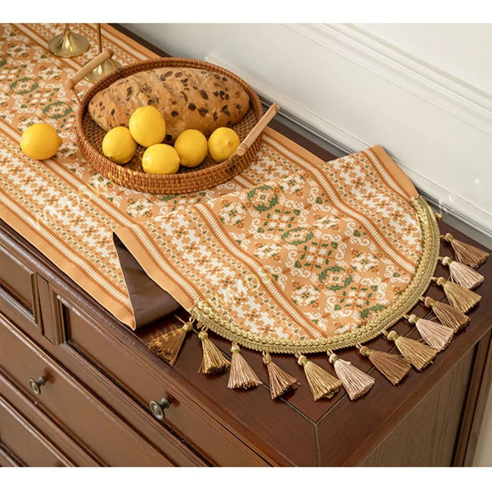 chemin table broderie traditionnelle motifs floraux beige marron rouge bleu vert classique ethnique tassel